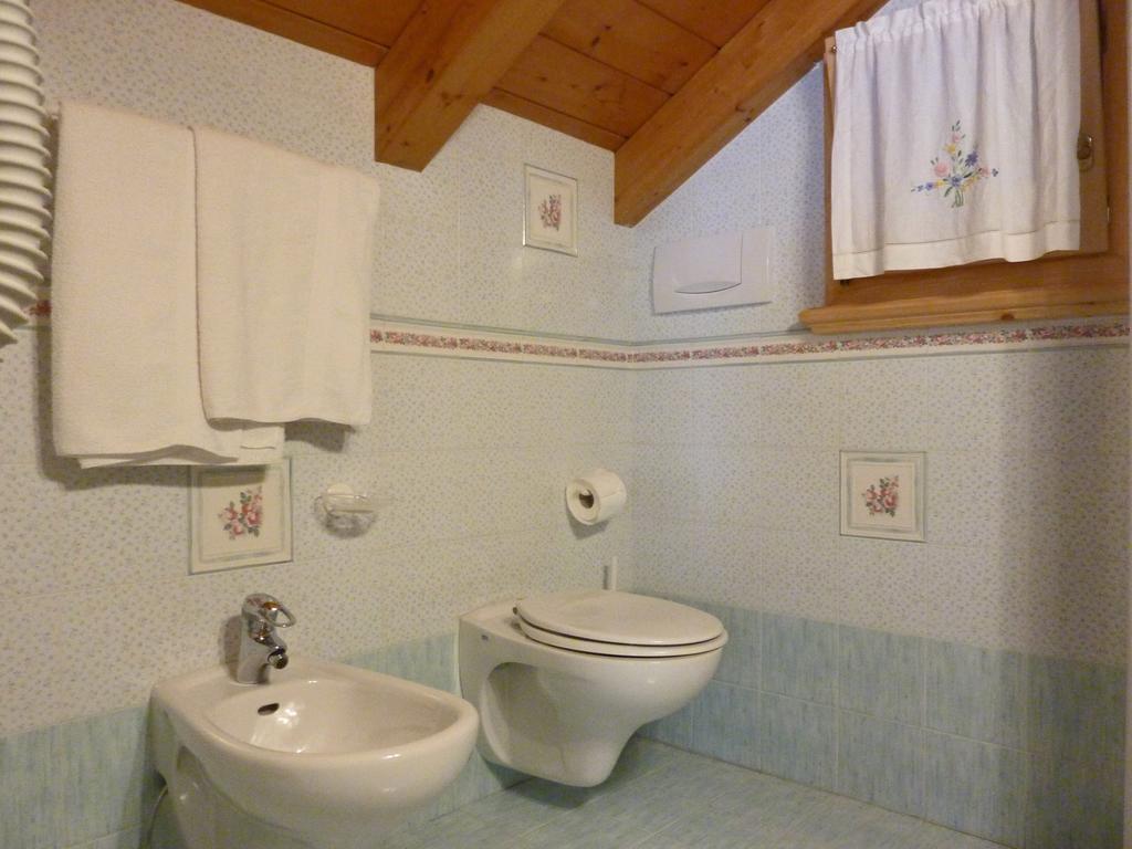 Appartamenti Majon Sotroi Campitello di Fassa Oda fotoğraf
