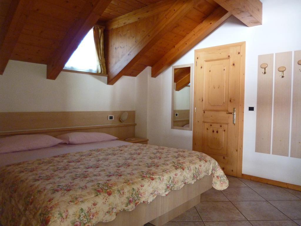 Appartamenti Majon Sotroi Campitello di Fassa Oda fotoğraf