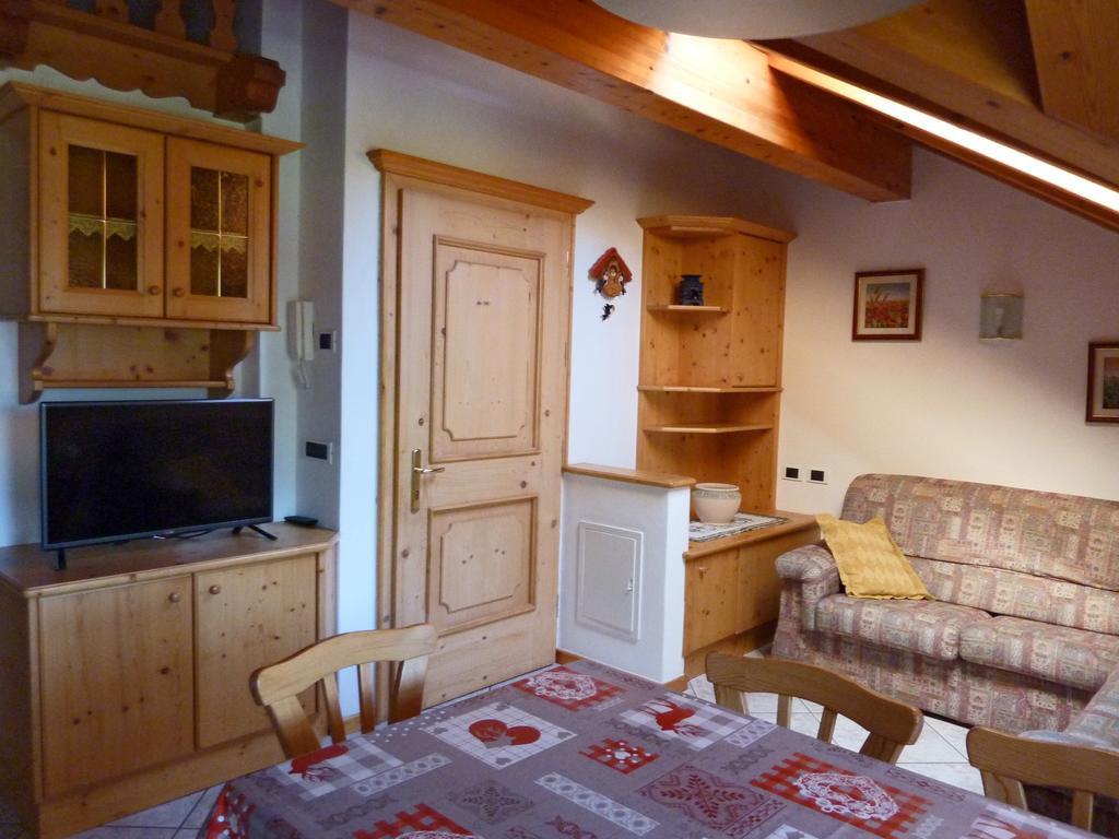 Appartamenti Majon Sotroi Campitello di Fassa Oda fotoğraf