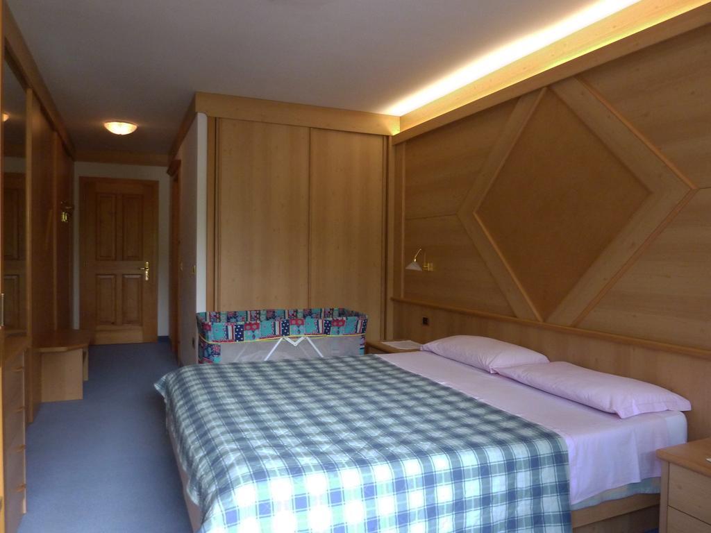 Appartamenti Majon Sotroi Campitello di Fassa Oda fotoğraf